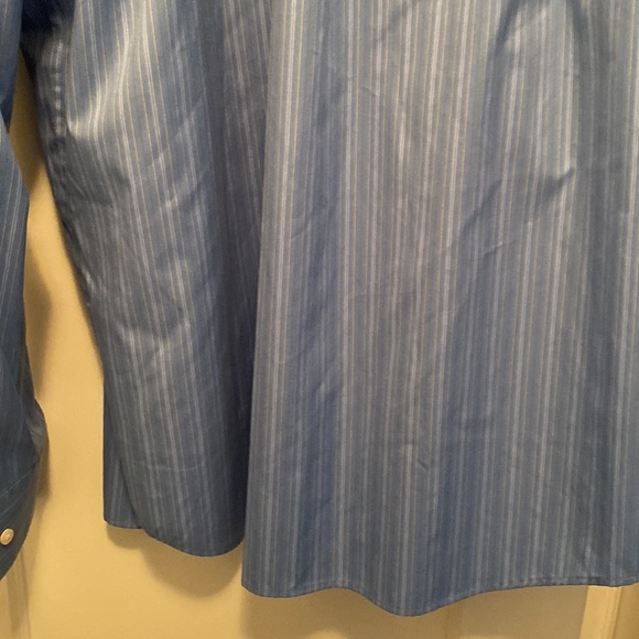 Eddie Bauer blue-striped button down collar shirt - Picture 6 of 7